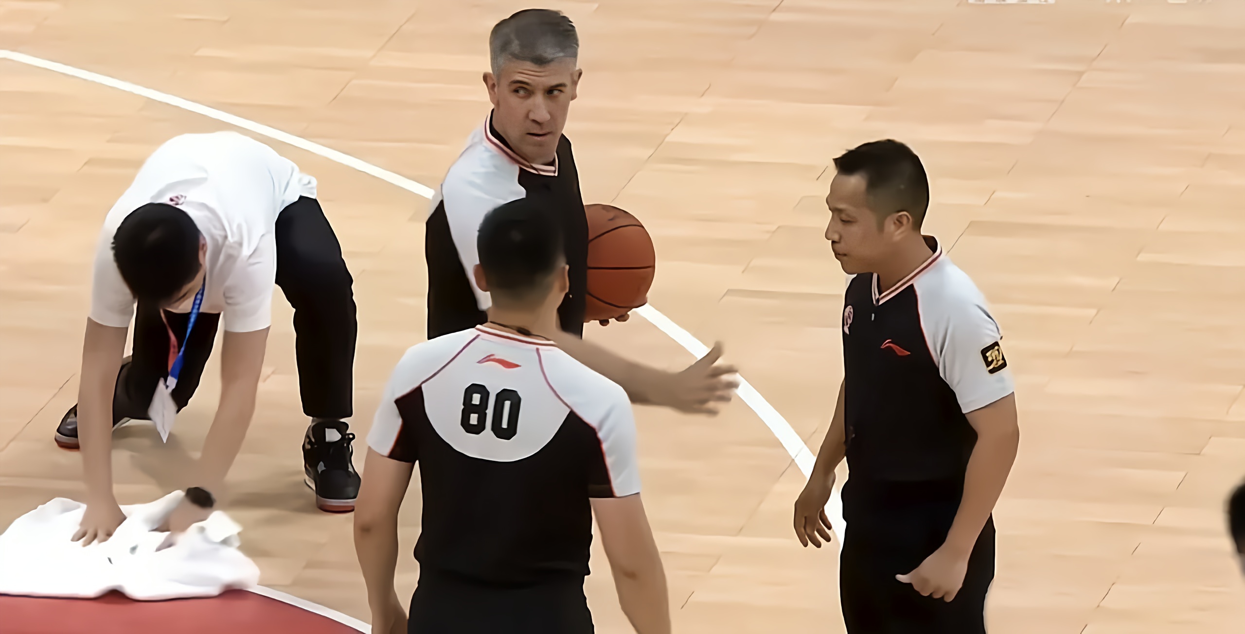 kaiyun-加时末段体能课后，犹他爵士外线爆发备战CBA常规赛，赛场秩序良好，更衣室氛围转暖的简单介绍